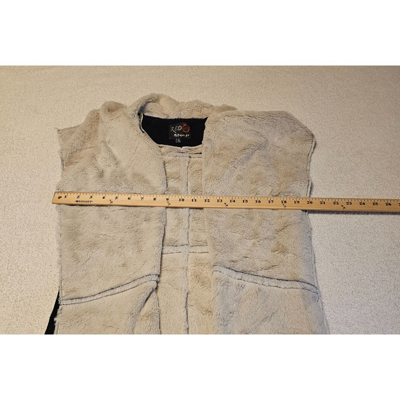 Red Snap Women’s Size L Faux Fur Vest Tan Black Reversible Look Plush Cozy - Picture 4 of 8